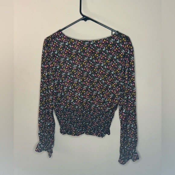 Paper Crane V-neck Floral Fop - Picture 2 of 6